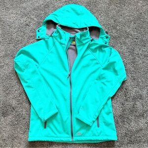 Trespass softshell ski jacket with removable hood.